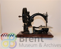 TH\CT\Museum catalogue\3D objects\T15_c_th.jpg; T15; ; Sewing equipment